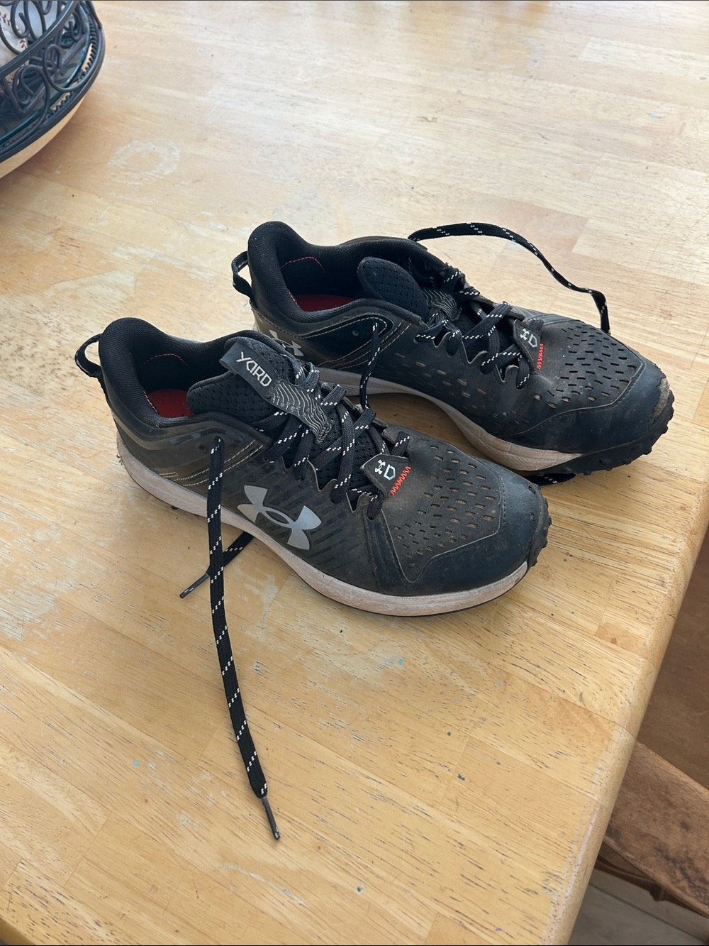 Under Armour Size 6 Youth Black Athletic Turf Shoes
